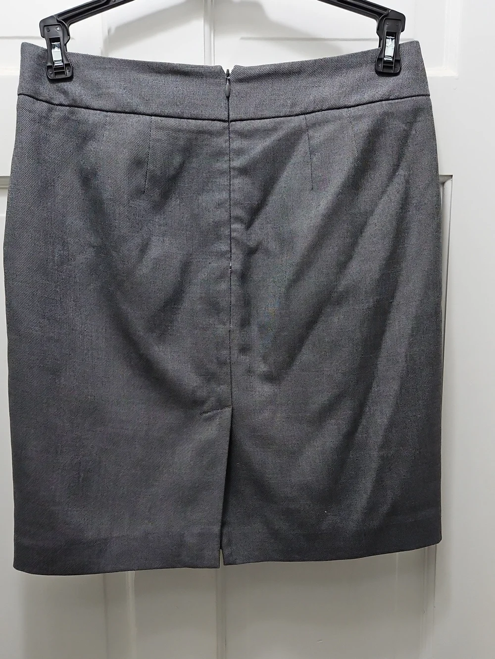 LOFT Gray Pencil Skirt with Ruffle-Trim Pockets